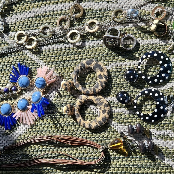 LOT Costume Jewelry - Picture 6 of 7